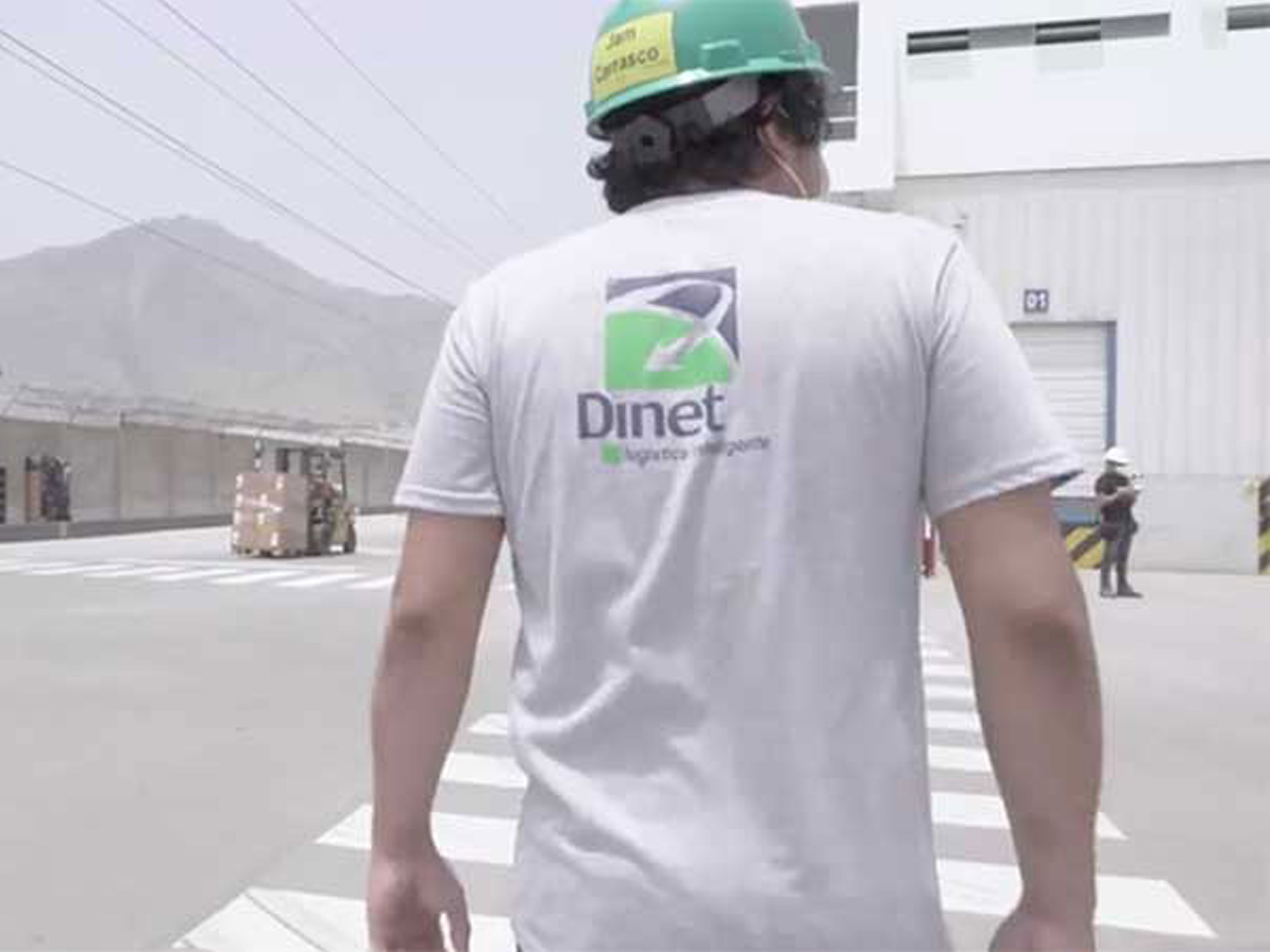 Video screenshot, Dinet worker crossing the street