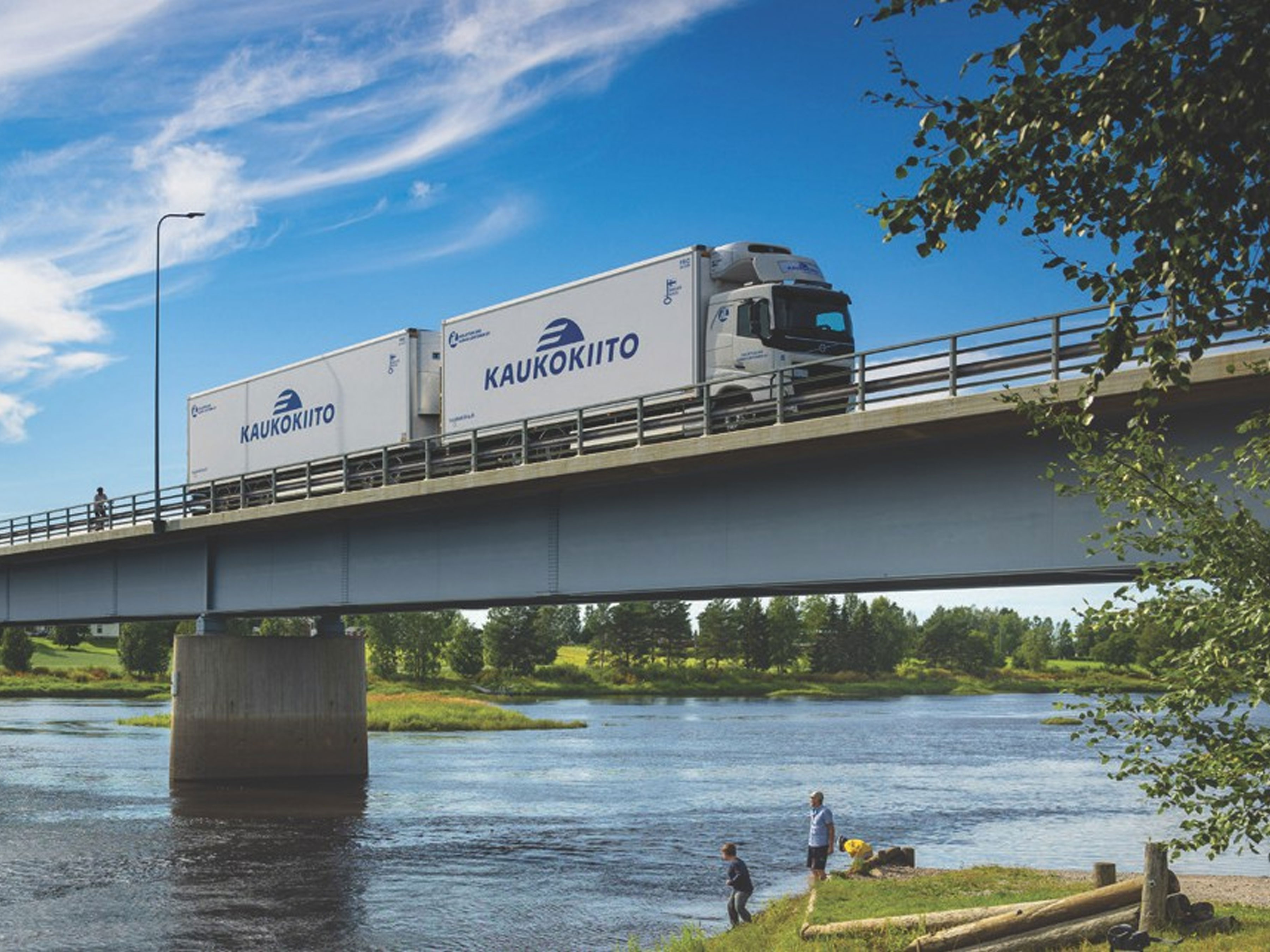 Kaukokiito trucks driving through a bridge