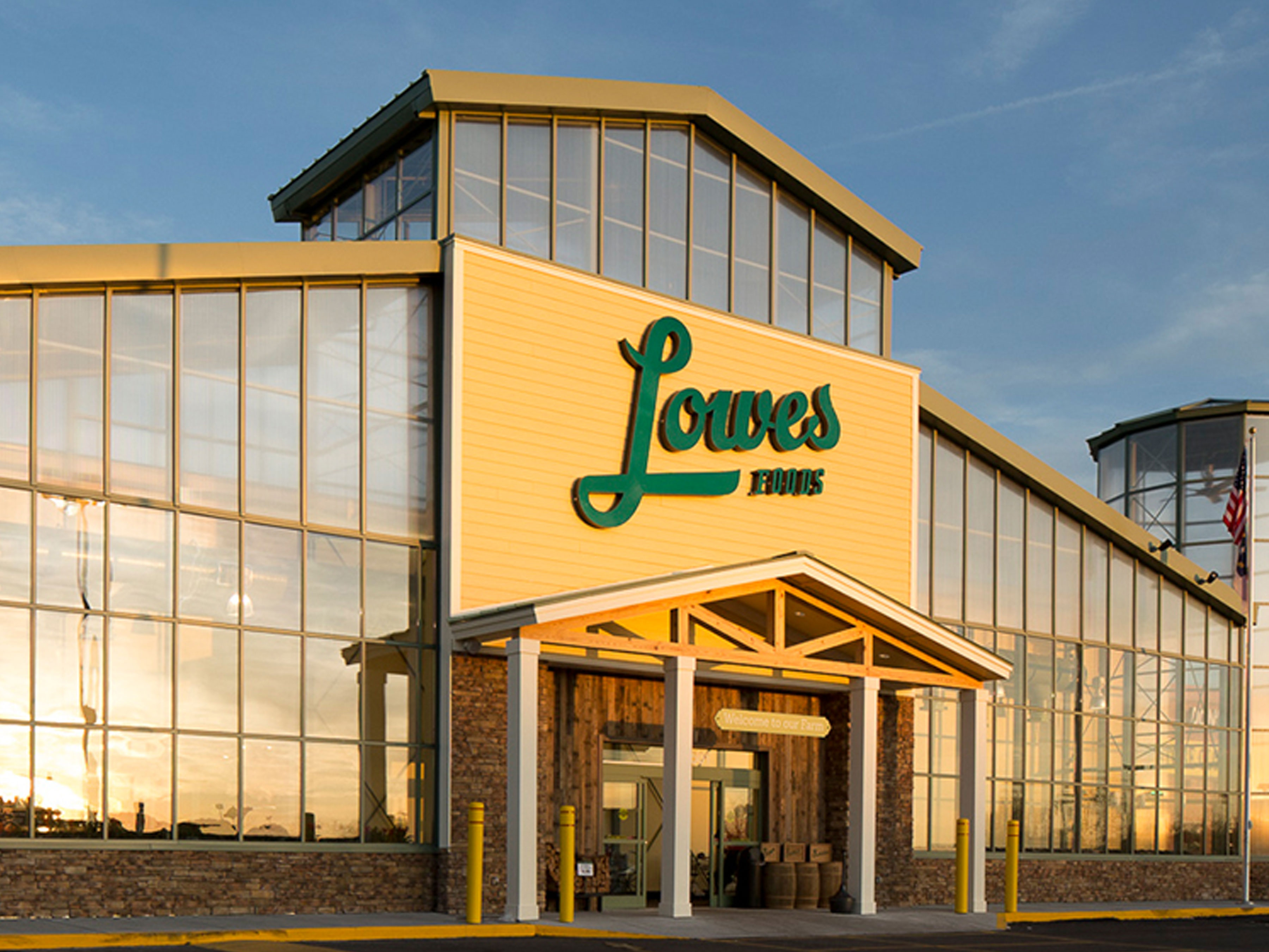 Lowe's Foods exterior storefront image