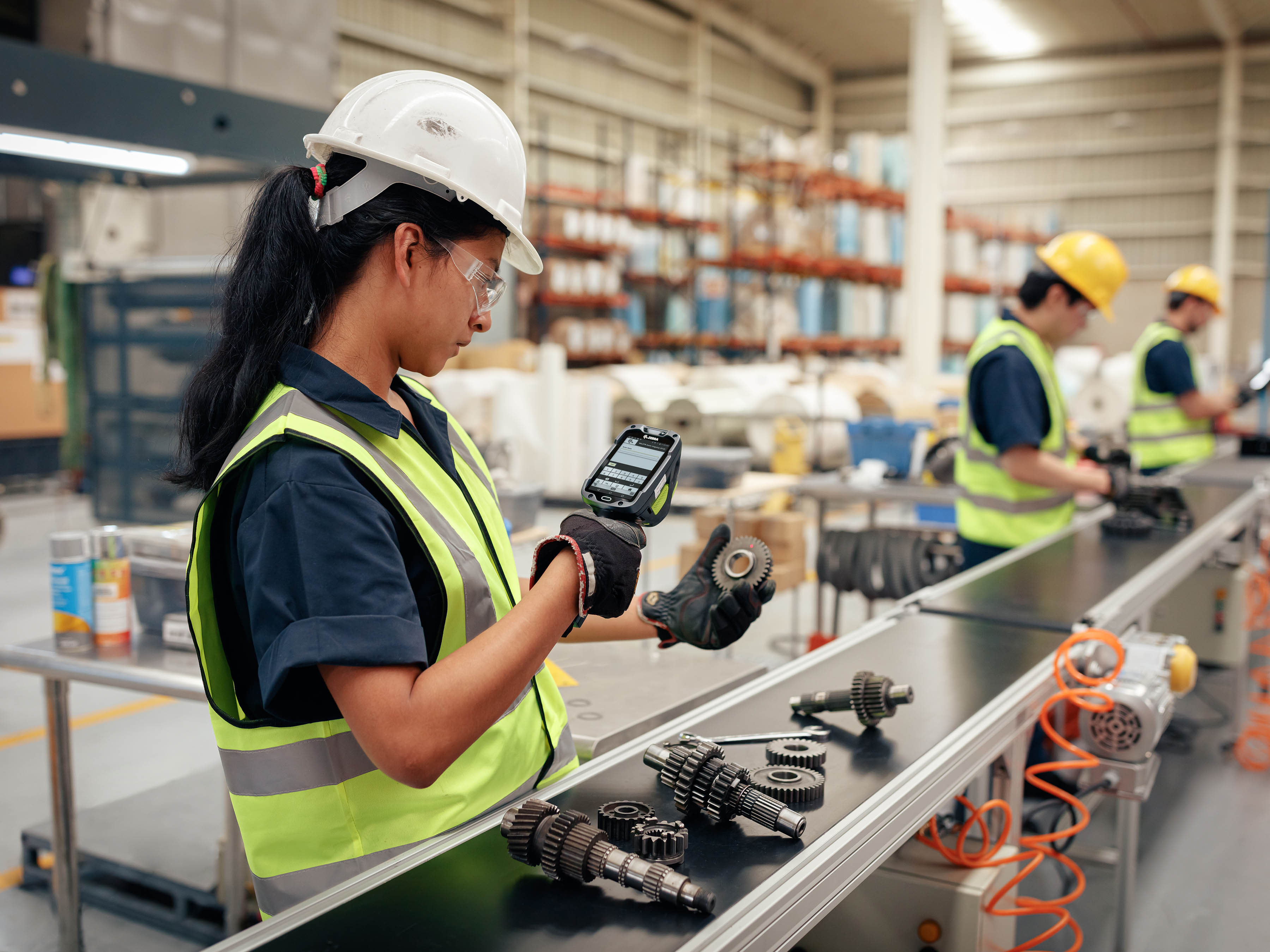 A manufacturing worker scans a part using her Zebra mobile computer